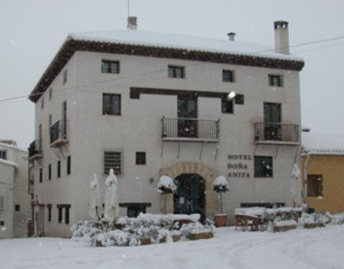 Hotel Restaurante Dona Anita Requena Extérieur photo